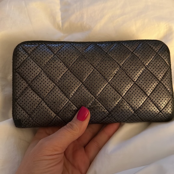 Large Chanel zipper around wallet. Authentic metallic charcoal grey. - Picture 2 of 7